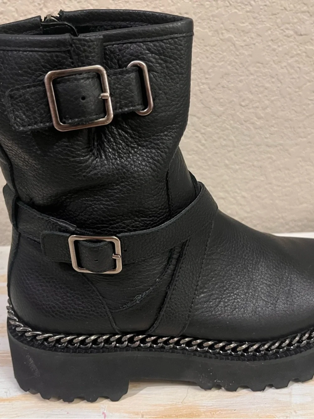 Vince Cumuto Black Leather Buckle Chain-Trim Combat Boots - Picture 3 of 8